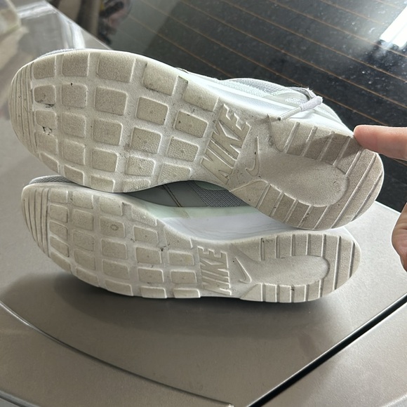 Nike - Picture 4 of 5